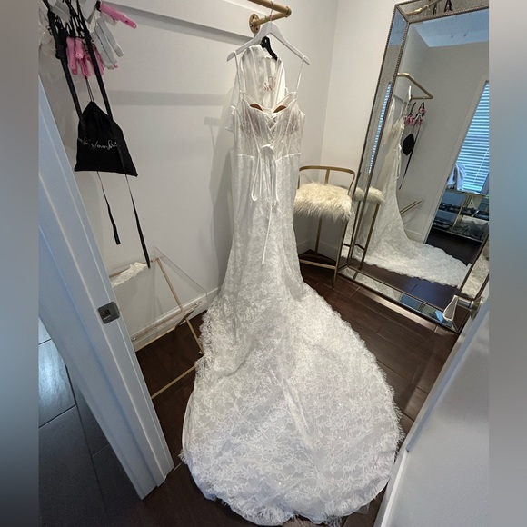 Elegant White Lace Spaghetti-Strap Wedding Dress - Picture 4 of 4